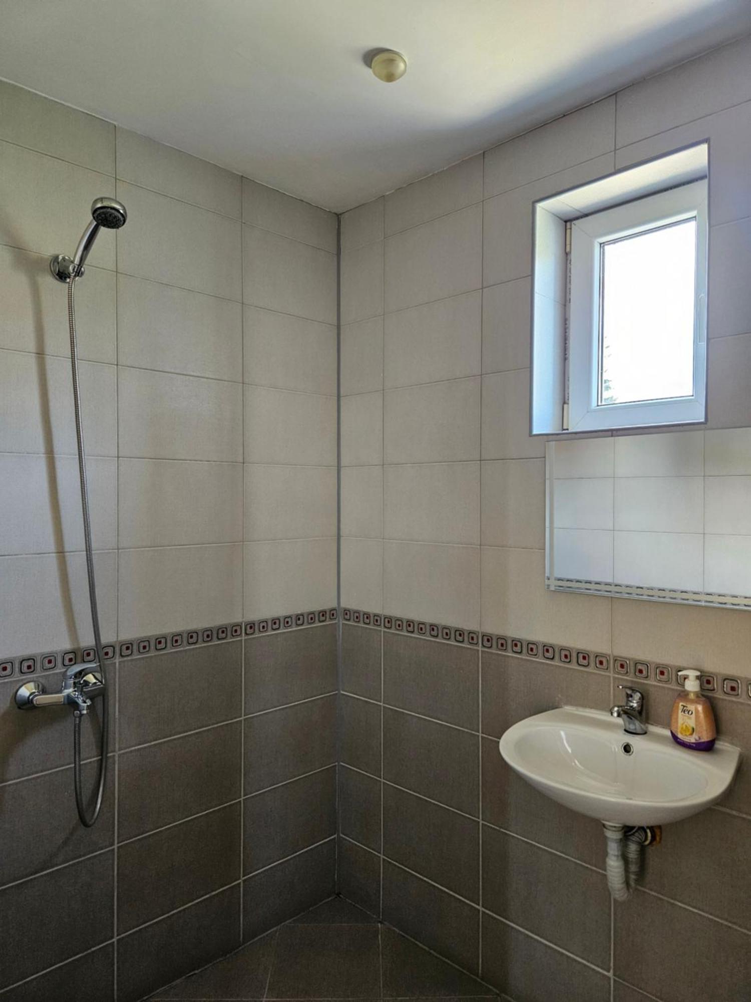Family House Manolov Hotel Obzor Exterior photo
