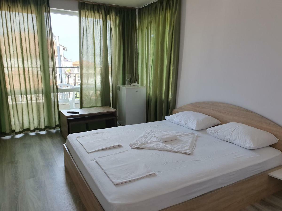 Family House Manolov Hotel Obzor Exterior photo